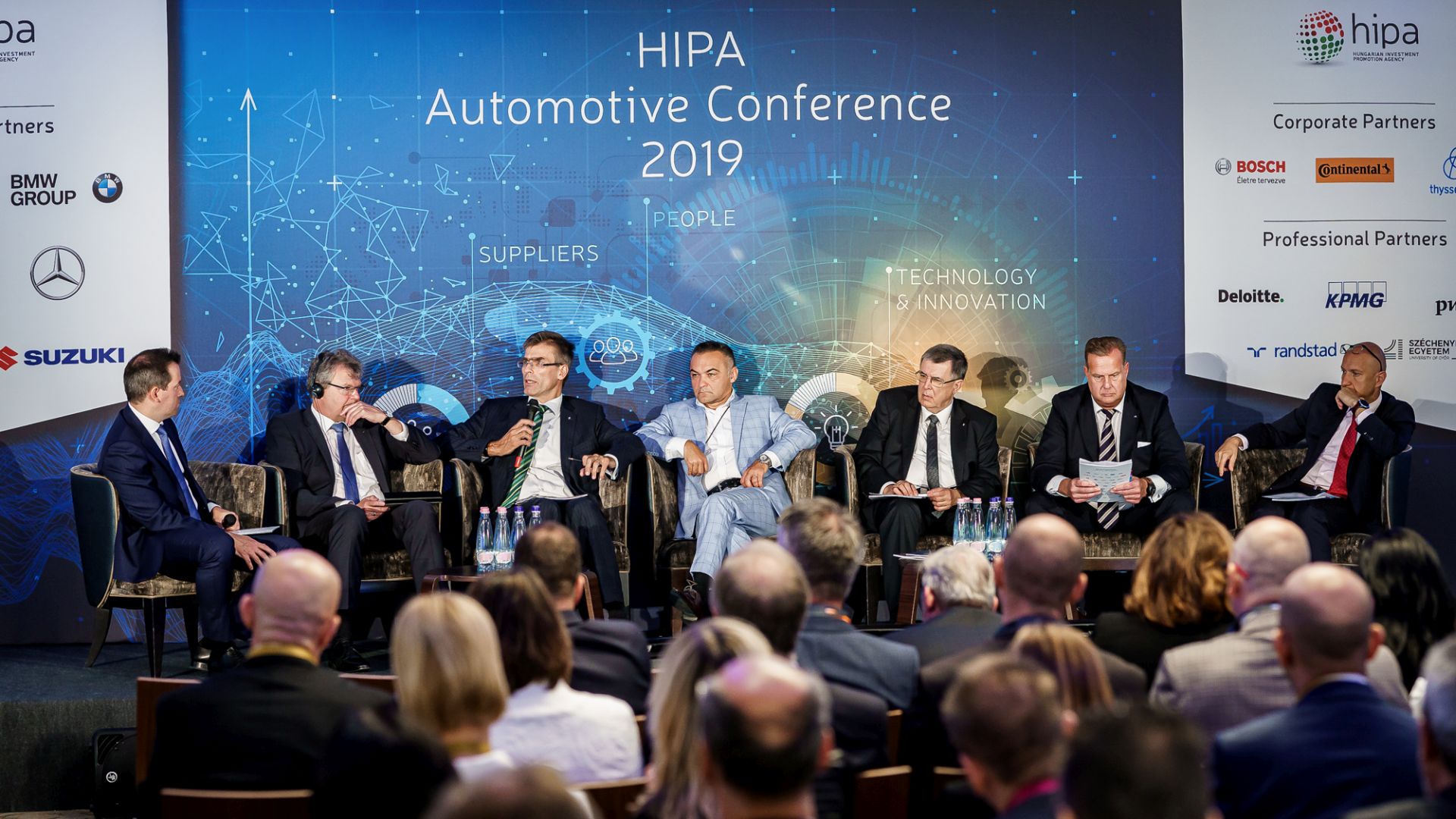 Róbert Ésik, President of HIPA, Achim Heinfling, Chairman of the Board of Management, Audi Hungaria; Michele Melchiorre, Senior Vice President Project Plant Hungary, BMW Group; Nevijo Mance, Director of Engineering, Jaguar Land Rover Hungary; Dr. László Urbán, Deputy Managing Director, Member of the Board, Magyar Suzuki Corporation; Christian Wolff, CEO, Mercedes-Benz Manufacturing Hungary; Grzegorz Buchal, Plant Manager, Opel Szentgotthárd