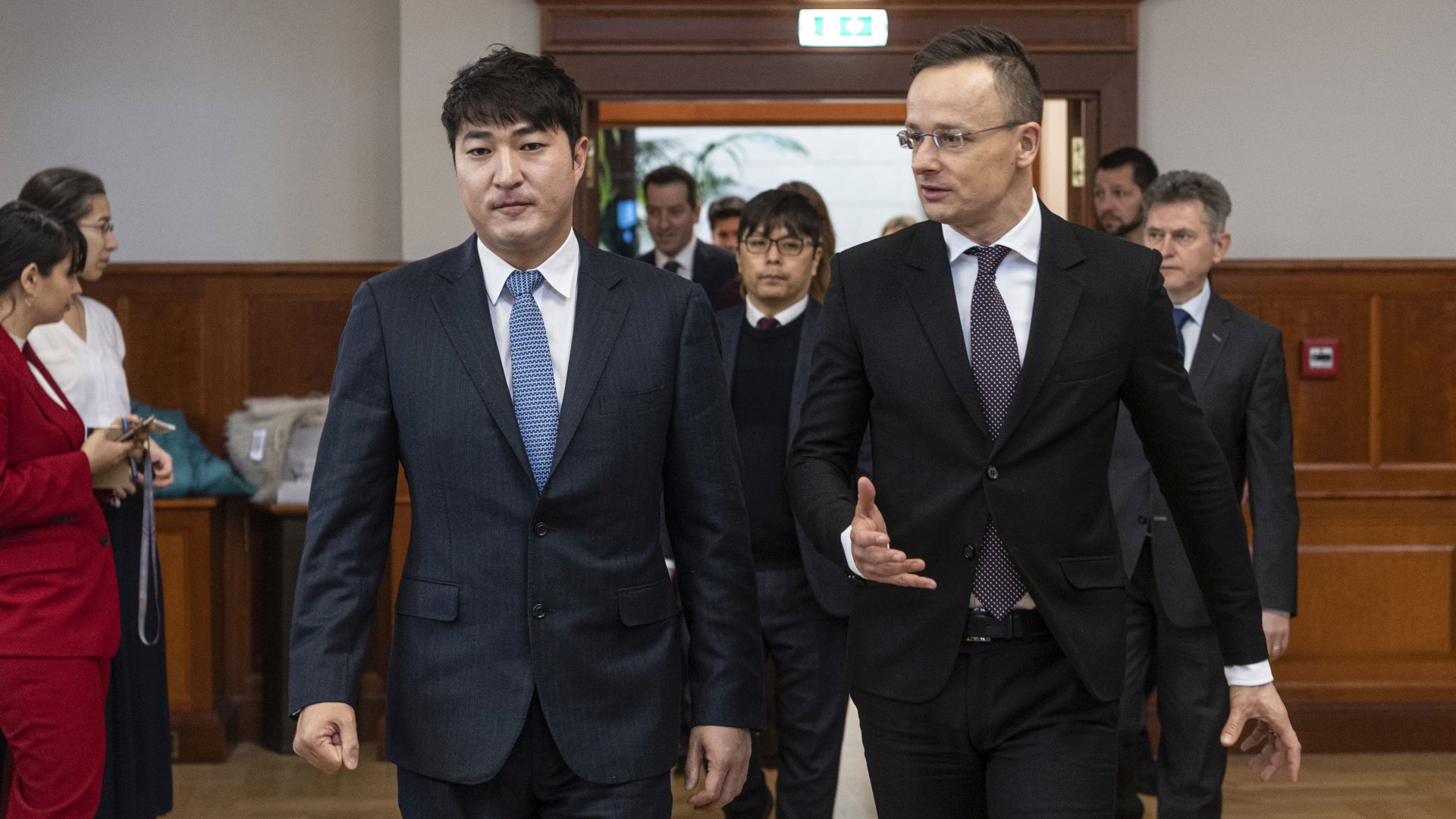 Péter Szijjártó, Minister of Foreign Affairs and Trade and Dominic Lee, CFO of Soulbrain